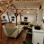 Grosszuegiges Dach-loft - 120qm, Dart, Airhockey, Beamer, Nahe Hafen, Schloss & Altstadt