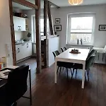 Grosszuegiges Dach-loft - 120qm, Dart, Airhockey, Beamer, Nahe Hafen, Schloss & Altstadt Appartement