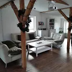 Grosszuegiges Dach-loft - 120qm, Dart, Airhockey, Beamer, Nahe Hafen, Schloss & Altstadt Appartement *