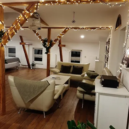 Grosszuegiges Dach-loft - 120qm, Dart, Airhockey, Beamer, Nahe Hafen, Schloss & Altstadt